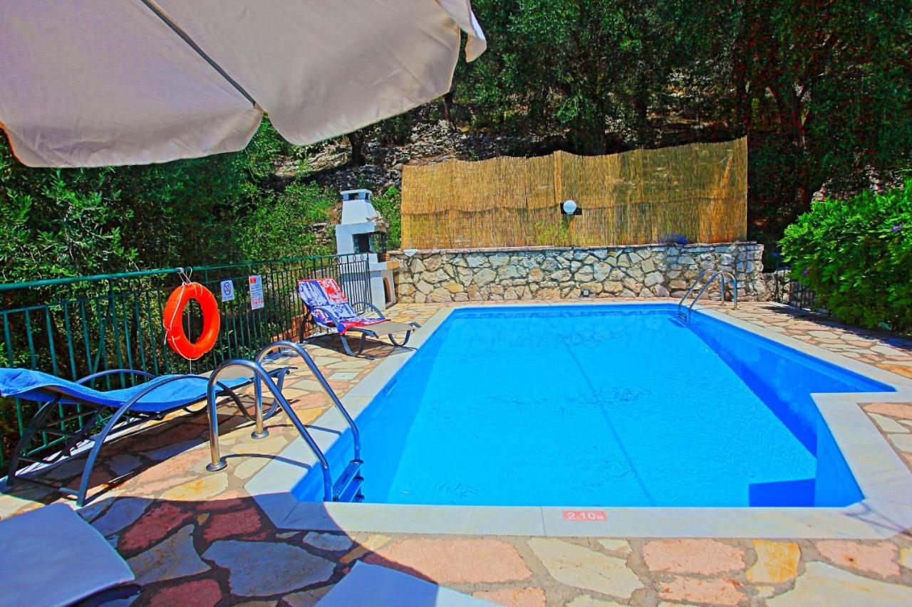 Seaview Calypso Villa Nisaki  Exterior photo