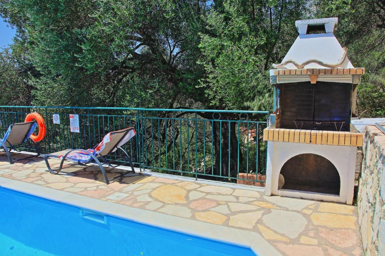 Seaview Calypso Villa Nisaki  Exterior photo